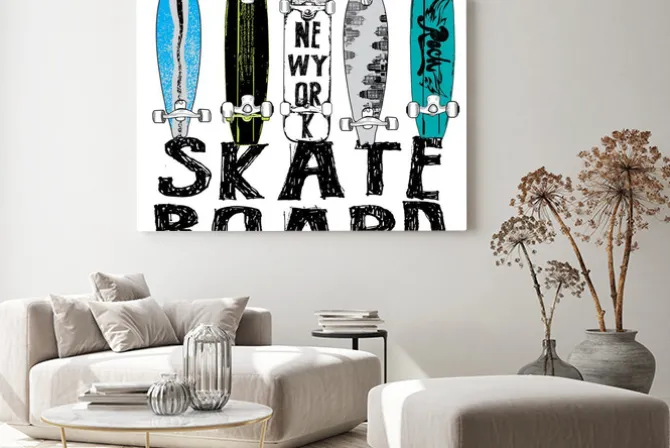 Obraz: Deskorolki i czarny napis na białym tle