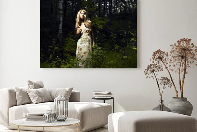 Obraz: Dziewczyna w lesie bajki