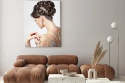 Obraz: Elegance. chic. piękna brunetka z klasą fryzurę. luksus