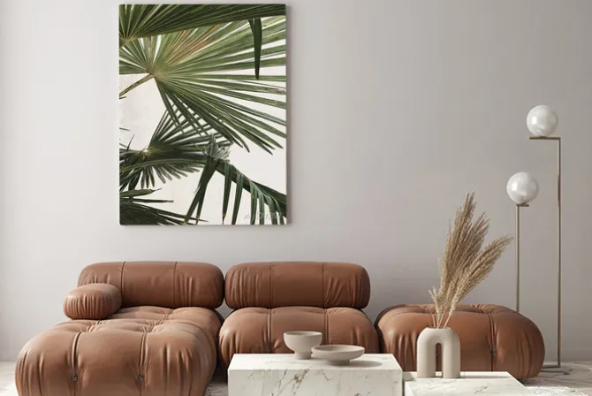 Obraz: Exotic green palm leaves on white background. minimal nature