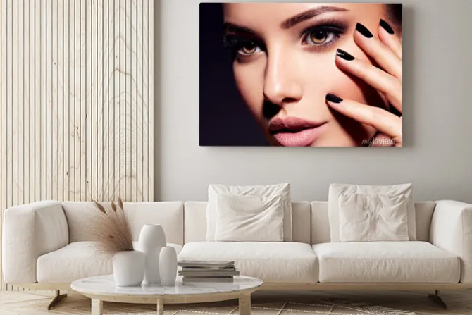 Obraz: Face of a beautiful girl with fashion makeup and black nails