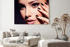 Obraz: Face of a beautiful girl with fashion makeup and black nails