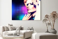 Obraz: Fashion girl portrait disco party. fioletowy makijaż i white