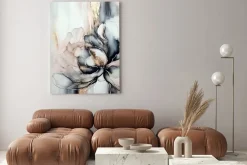 Obraz: Florystyczny pąk kwiata w szarościach złocie i pastelowym różu