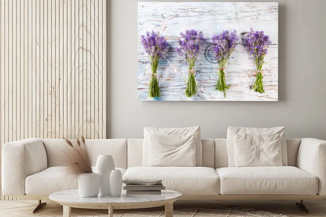 Obraz: Gałązki lawendy na drewnianym tle