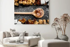 Obraz: Gotowanie słodyczy zestaw z cukru w ​​łyżki na tle tabeli kuchni