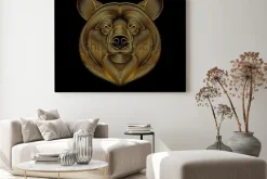 Obraz: Grawerowanie stylizowanego złotego niedźwiedzia na czarnym tle.