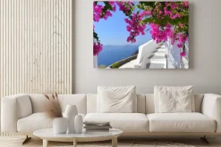 Obraz: Greckie białe schody otoczone kwiatami