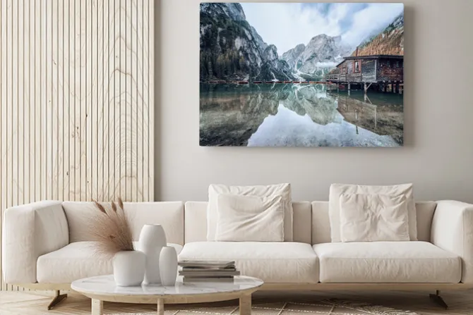 Obraz: Górskie jezioro w mglisty poranek