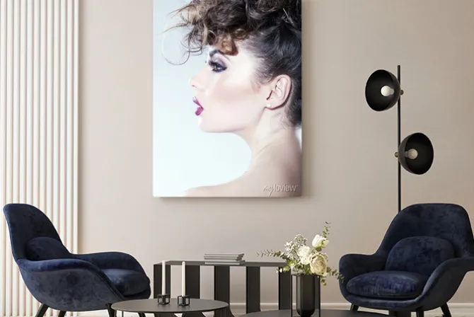 Obraz: Jasny obraz kobieta z dużymi ustami