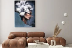 Obraz: Kobieta z białymi kwiatami na głowie abstrakcyjny portret