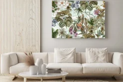 Obraz: Kolorowa papuga wśród liści i kwiatów