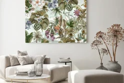 Obraz: Kolorowa papuga wśród liści i kwiatów