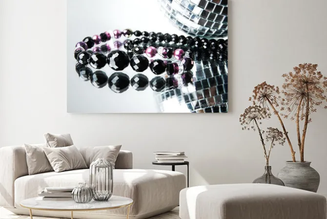 Obraz: Koralik z disco kulki na lustrze