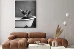 Obraz: Krowa górska w wannie w czerni i bieli