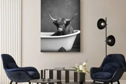 Obraz: Krowa górska w wannie w czerni i bieli