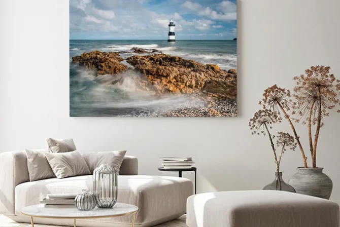 Obraz: Latarnia morska na skalistym wybrzeżu