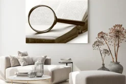 Obraz: Lupy i starej książki na białym tle