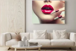 Obraz: Makijaż i manicure.