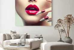 Obraz: Makijaż i manicure.