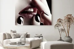 Obraz: Makro usta i paznokcie