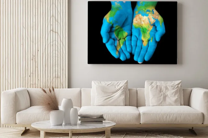 Obraz: Mapa malowane na rękach przedstawiających koncepcję - świat w