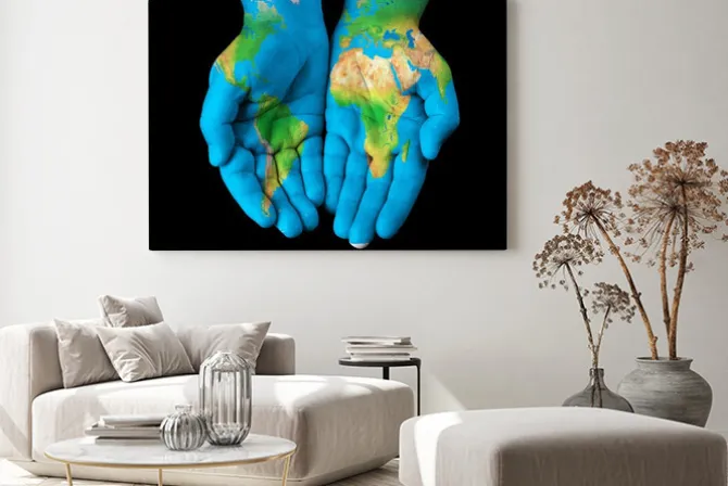 Obraz: Mapa malowane na rękach przedstawiających koncepcję - świat w