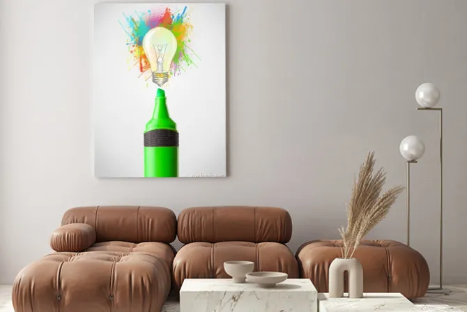 Obraz: Marker close-up z kolorowymi plamami farb i żarówka