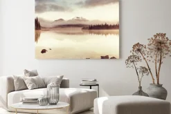 Obraz: Mglisty wschód słońca krajobraz z górskim jeziorem