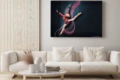 Obraz: Młoda kobieta w kolorze gimnastyczka stwarzających