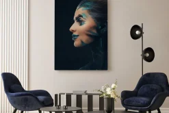 Obraz: Młoda zmysłowa dziewczyna z kreatywnie makijażem. niebieskie