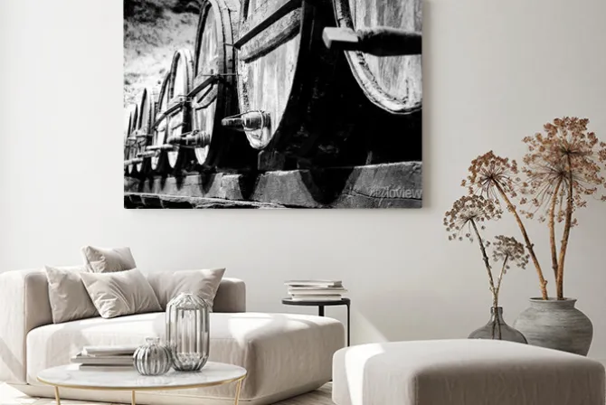 Obraz: Monochromatyczne drewniane beczki