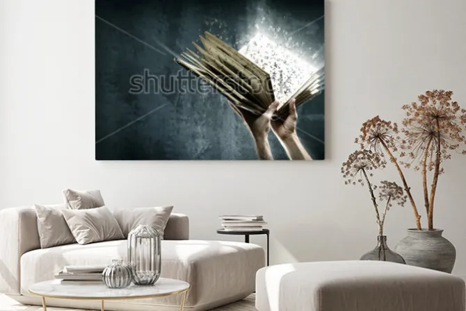 Obraz: Otwarta magiczna książka z magicznymi światłami