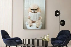 Obraz: Pies z gazetą na toalecie