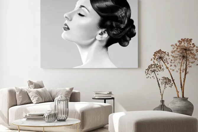 Obraz: Piękna kobieta z profesjonalnym fryzury