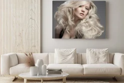 Obraz: Piękne blond kobieta. kręconymi długimi włosami