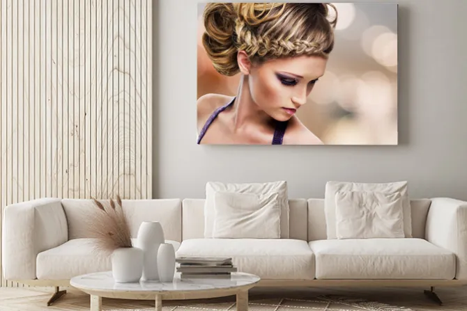 Obraz: Portret piękne kobiety z fryzura