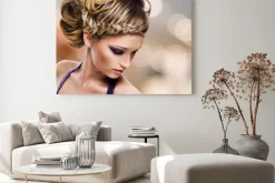 Obraz: Portret piękne kobiety z fryzura