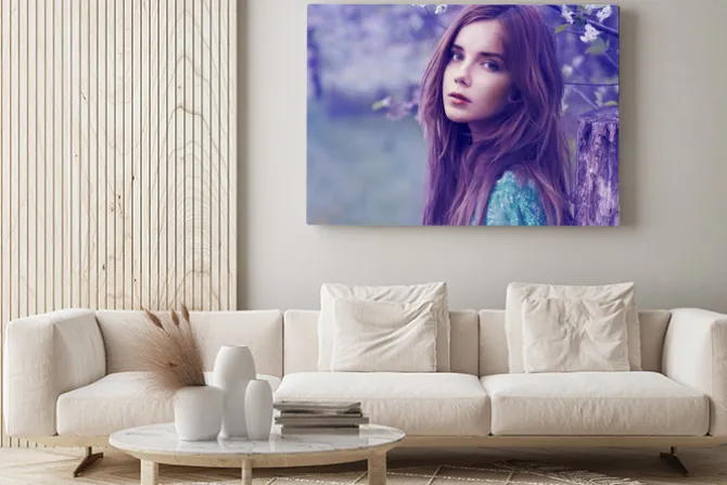 Obraz: Portret pięknej blondynki na wiosnę