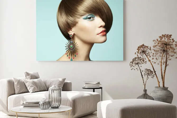 Obraz: Portret pięknej młodej kobiety z kolczykiem