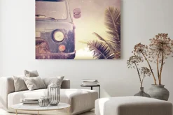 Obraz: Postarzana ilustracja auta i liści palmy