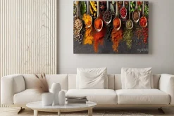 Obraz: Przyprawy i zioła na kolorowych łyżkach