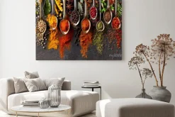 Obraz: Przyprawy i zioła na kolorowych łyżkach