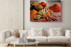 Obraz: Różnorodność przypraw na stole w kuchni