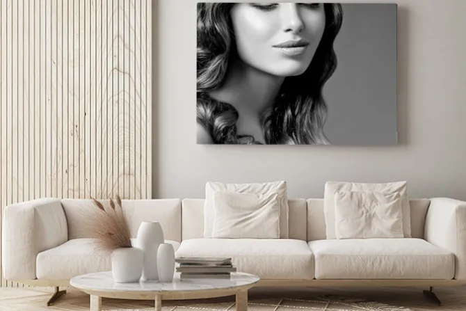 Obraz: Romantyczne brunetka z kręconymi włosami