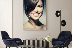 Obraz: Stylowe fringe. teenage girl with short hair style