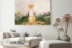 Obraz: Uroczy gepard dziki kot na kamieniu i egzotyczne kwiaty