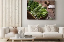 Obraz: Świeże zioła aromatyczne na kuchennym stole