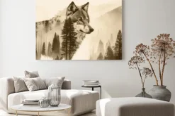 Obraz: Wilk wśród górskiego lasu