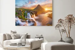 Obraz: Wschód słońca nad wodospadem kirkjufellsfoss